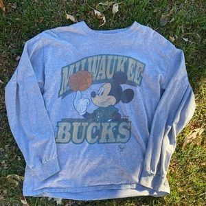 Men’s vintage Milwaukee bucks Disney long sleeve men’s size medium
